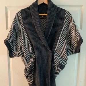 Gray Short Sleeve Shawl Snap Closure Sweater